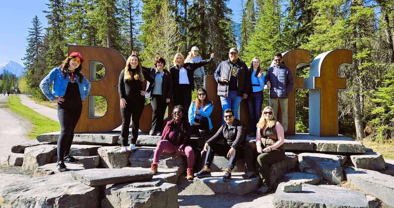 Calgary: Glaciers, Mountains, Lakes, Canmore and Banff Tour - Visiting Lake Louise and Moraine Lake in Summer