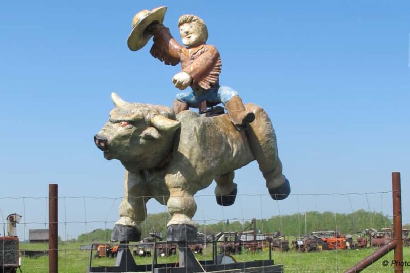 Calgary: In the Land of the Big Tour - Discover Albertas Quirky Roadside Attractions in a Small Group