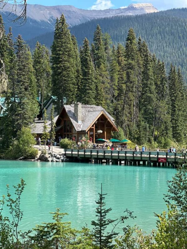 Calgary Shuttle: Lake Louise, Banff & Johnston Canyon Tour - Discovering Emerald Lake in Yoho National Park