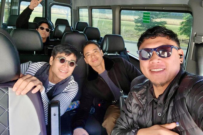 Calgary YYC Airport: Affordable Shared Shuttle to Banff & Canmore - Calgary YYC Airport Departure from the Domestic Terminal