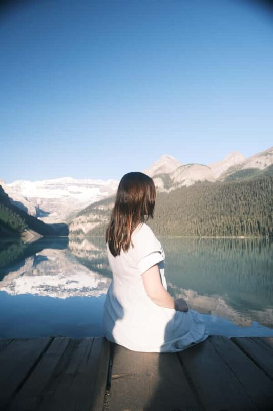 Calgary:Moraine Lake Sunrise & Lake Louise & Wildlife Safari - Exploring Lake Louise’s Emerald Waters and Victoria Glacier