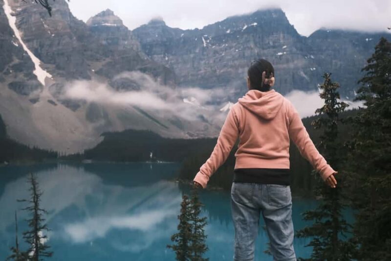 Calgary:Moraine Lake Sunrise & Lake Louise & Wildlife Safari - Scenic Passages Through Wildlife Corridors