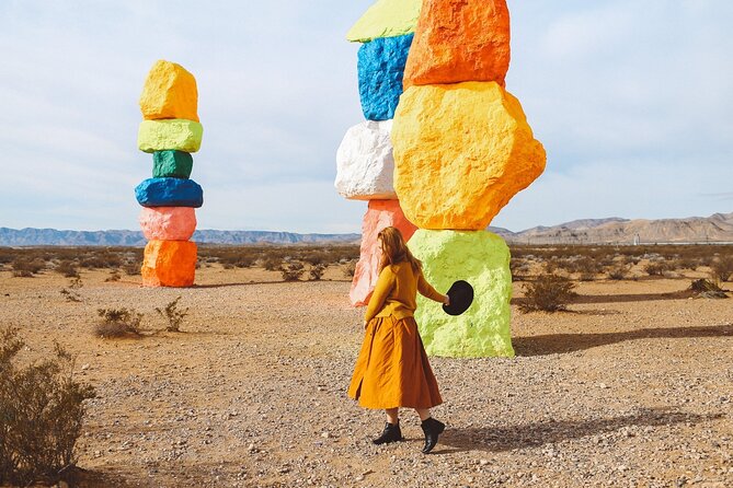 California Desert, Seven Magic Mountains and Las Vegas Sign - The Guide’s Role: Expert Photography and Local Knowledge