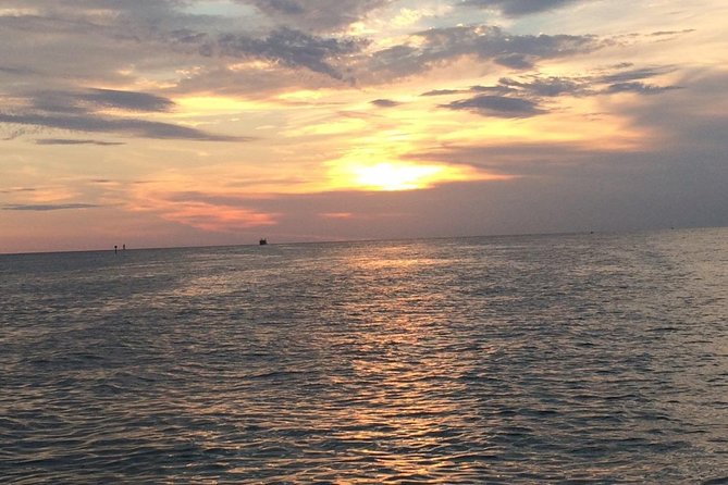 Calypso Queen Tropical Party Buffet Cruise - Atmosphere and Guest Experience