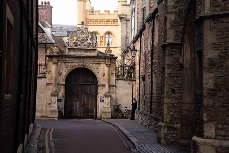Cambridge: Alumni-Led University Ghost Tour - Visiting Historic and Haunted Sites: Clare College and Market Hill