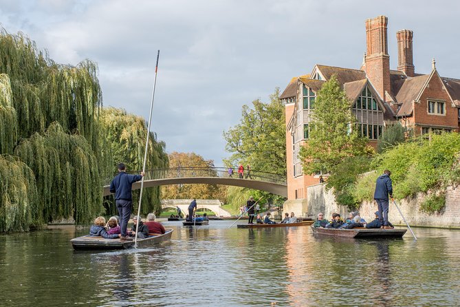Cambridge | Alumni-Led Walking & Punting Tour w/opt Kings College - Highlights of the River Cam Punting Tour