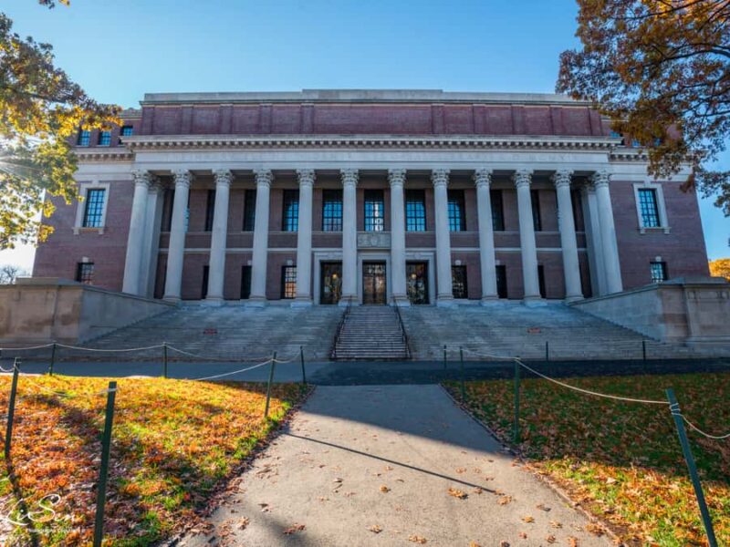 Cambridge: Harvard University Student-Led Campus Tour - Harvard Square: The Nearby Buzzing Neighborhood