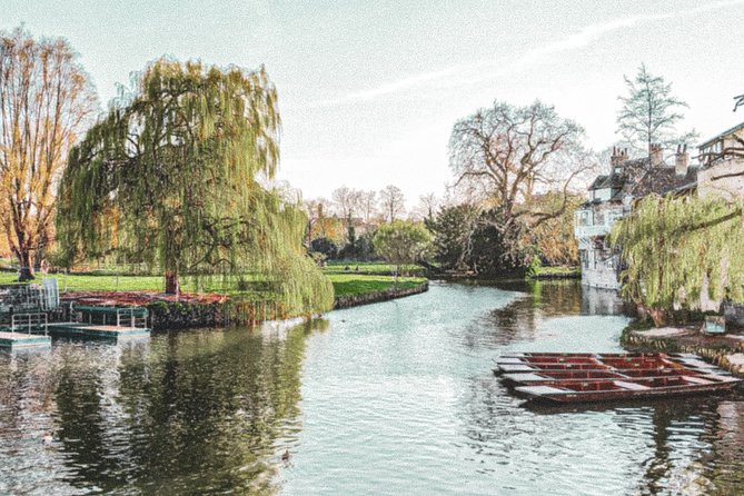 Cambridge Riverside Walk From Queens College to Trinity College - Exploring Granta Place and Its Humorous Tales