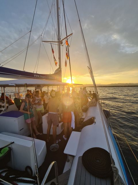 Cambrils: Evening Cruise with Fireworks Display and Drinks - Starting Point at the Cambrils Port