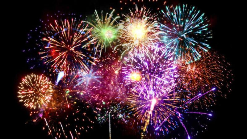 Cambrils: Evening Cruise with Fireworks Display and Drinks - Accessibility and Multilingual Support