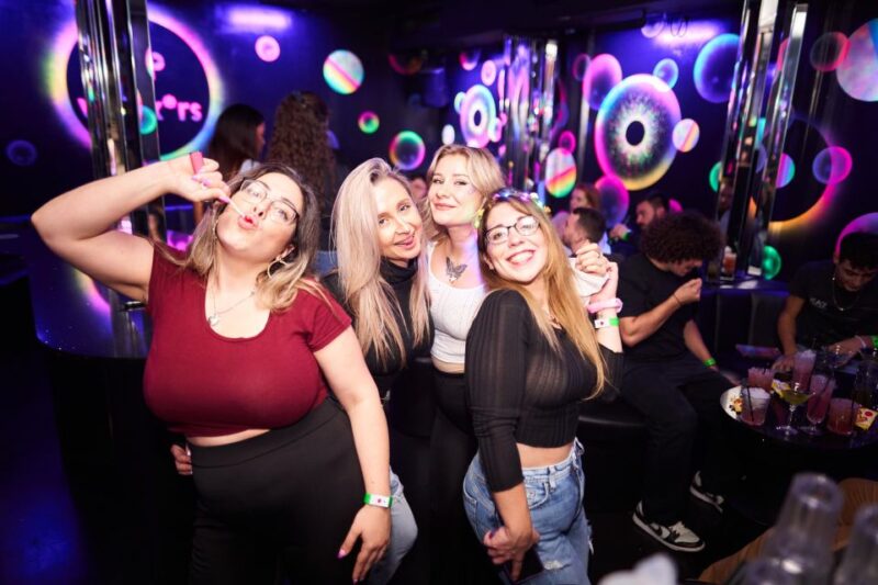 Camden Pub Crawl & Bar Tour London - Weekend vs. Weekday Experience: What’s Different?