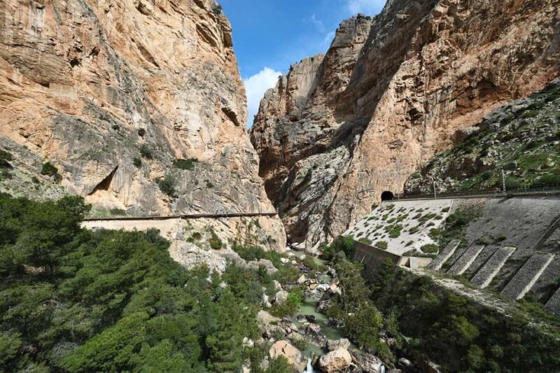 Caminito del Rey: Guided Tour with 1 Water and Shuttle Bus - Key Points