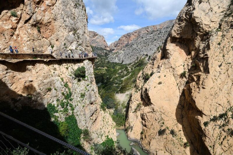 Caminito del Rey: Guided Tour with 1 Water and Shuttle Bus - The Route: Exploring Caminito del Rey’s Most Stunning Sections