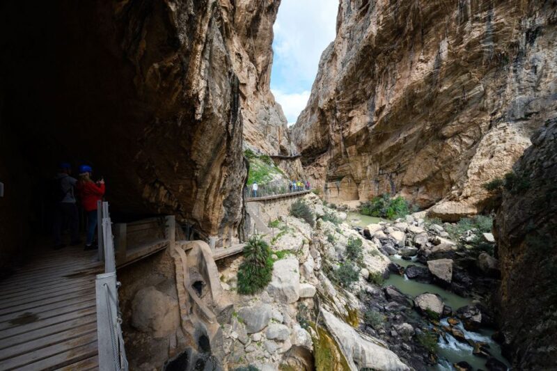 Caminito del Rey: Guided Tour with 1 Water and Shuttle Bus - Exploring the Natural Landscapes and Cliffside Views