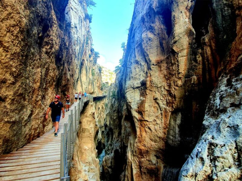 Caminito del Rey: Tour with Official Guide and Drink - Group Management and Language Divisions