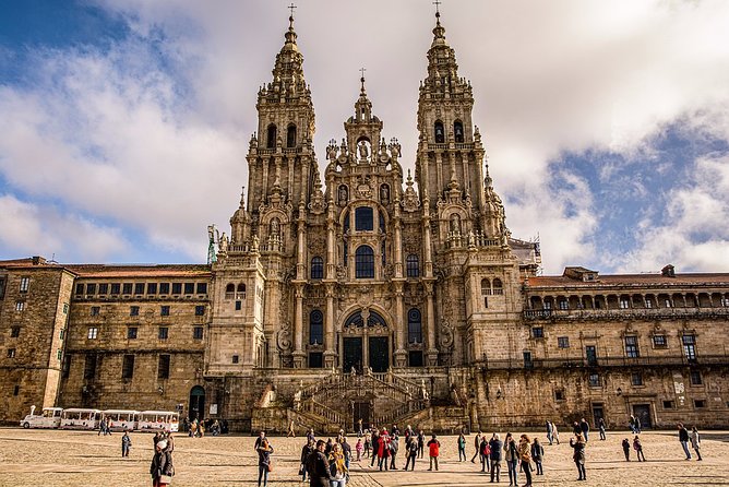 Camino De Santiago: Last 100 km walk from Sarria to Santiago de Compostela - An Accessible Way to Experience the Camino de Santiago