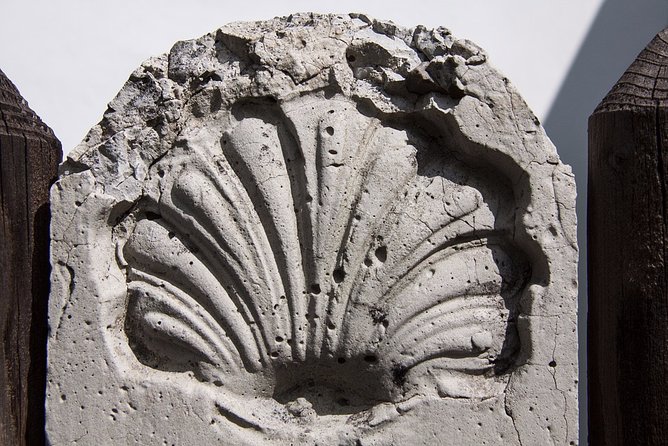 Camino De Santiago: Last 100 km walk from Sarria to Santiago de Compostela - Navigating the Longer Day to Palas del Rei