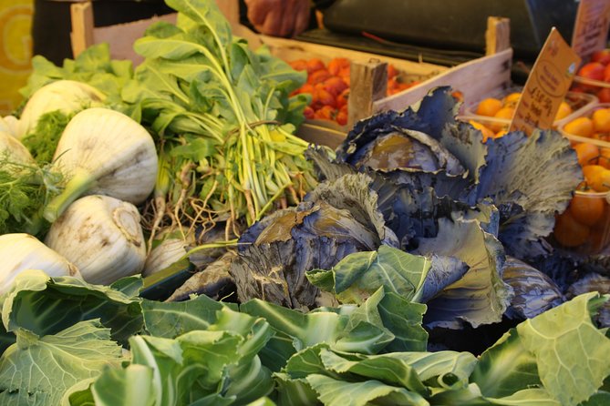 Campo dei Fiori Market and Trevi Fountain District Food & Wine Tour in Rome - Food and Drink Inclusions and Practical Tips