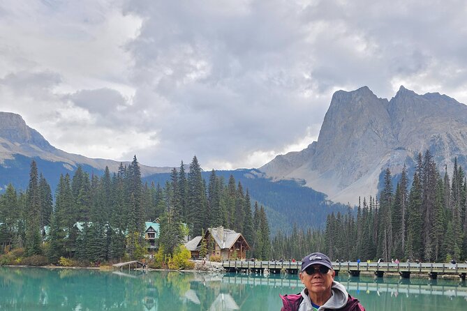 Canadian Rockies Day Trip Emerald Lake Peyto Lake and Lake Louise - Viewing the Natural Bridge and Castle Mountain Viewpoint