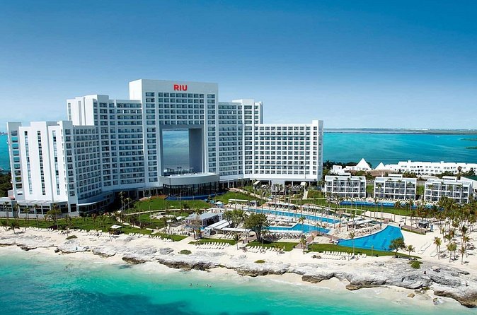 Cancun Airport and Riu Palace Peninsula Private Shuttle - Who Will Appreciate This Service Most?
