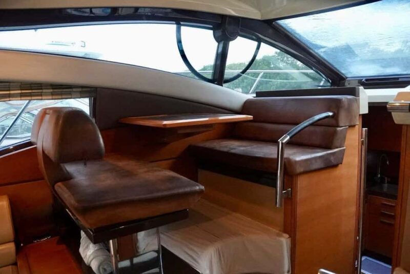 Cancun: Azimut 47 Fly Private Yacht - 6 hours to Isla Mujeres - Swimming and Sunbathing at Playa Norte and Punta Sur