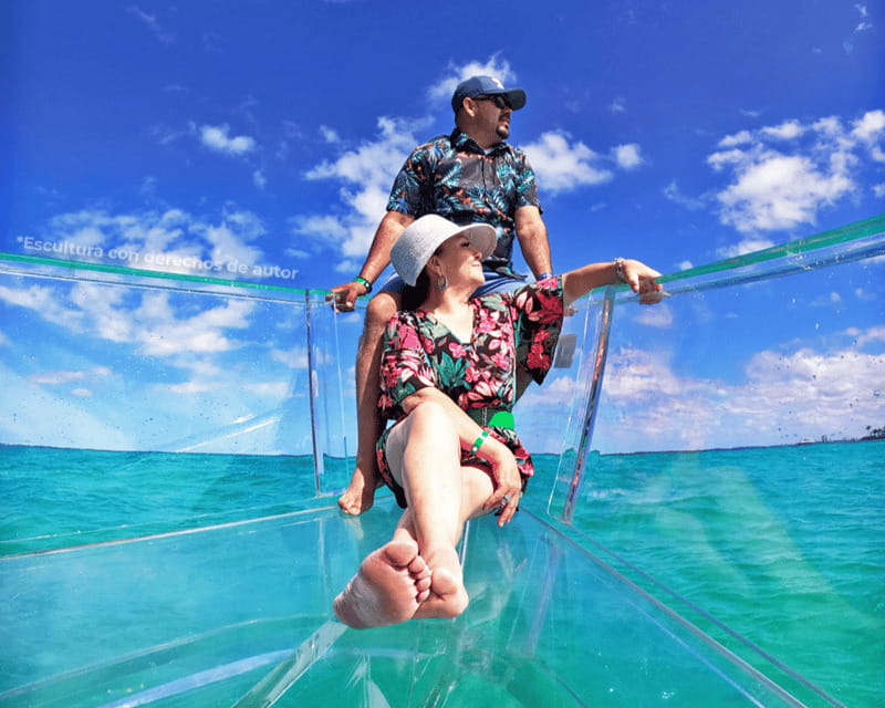 Cancun: Boat trip with transparent bottom and drinks - The Guide and Language Options