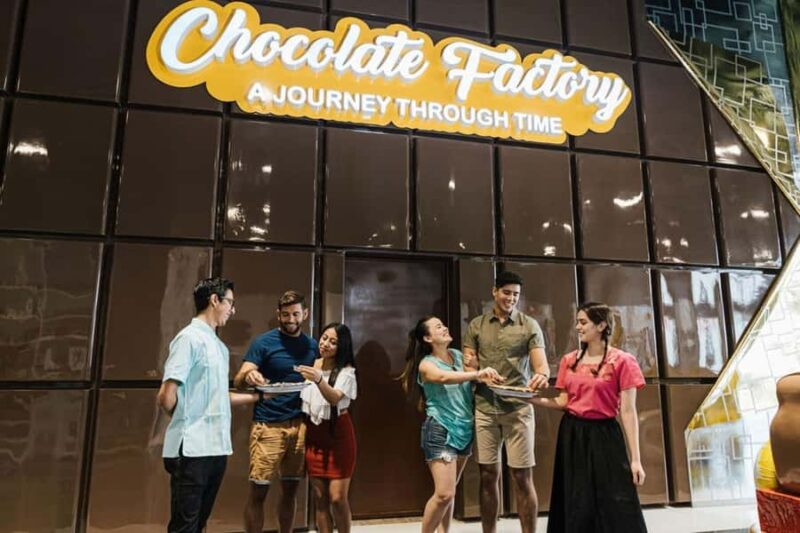 Cancun: Bus Tour - City Adventure around the Best Stops - Shopping and Tasting at Market 28