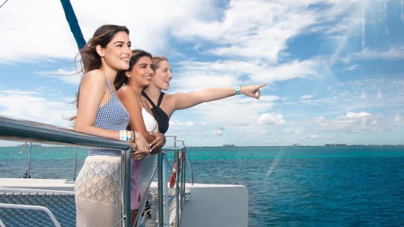 CANCUN: Catamaran and Dolphin Connection at Isla Mujeres - Isla Mujeres Dolphin Connection: Who Will Enjoy This Tour?