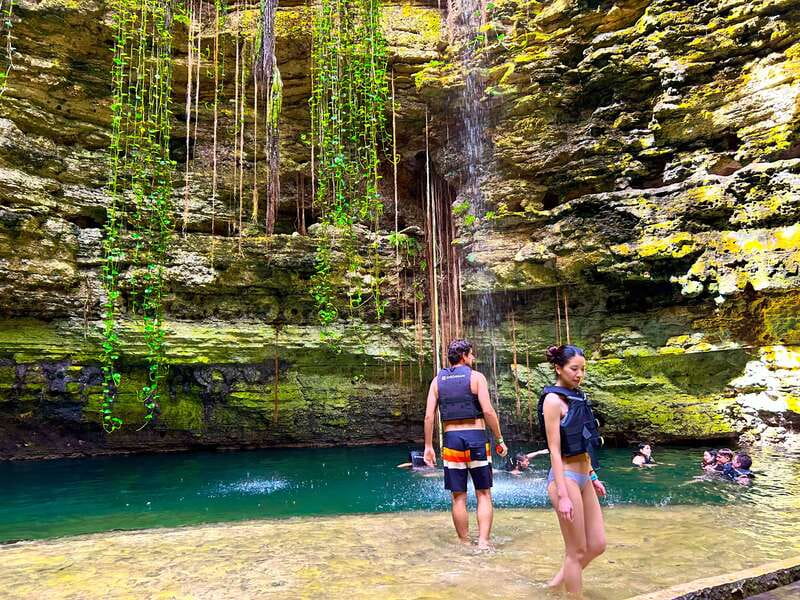 Cancun: Chichen Itza All-Inclusive & Cenote. No hidden fees - Exploring Chichen Itza with a Knowledgeable Guide