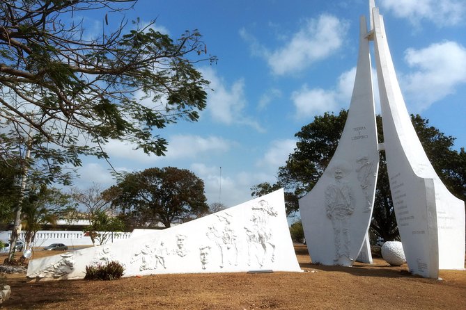 Cancun City Tour by Downtown and Turistic Hightlights on Open Bus - Scenic Views at Playa Delfines