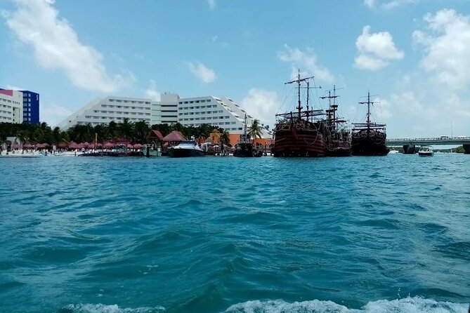 Cancún Clear Boat Paradise-Full View Tour - Visiting a Vibrant Coral Reef
