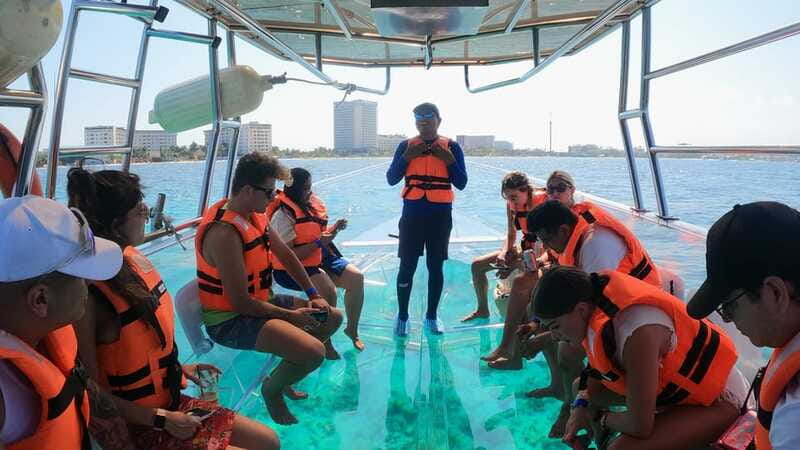 Cancún: Clear Boat Ride with drinks - Suitable for Different Ages and Physical Conditions