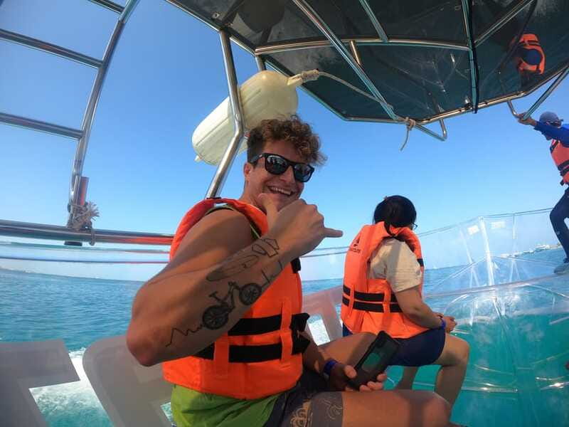 Cancún: Clear Boat Ride with drinks - No Photos, No Problem: What’s Not Included