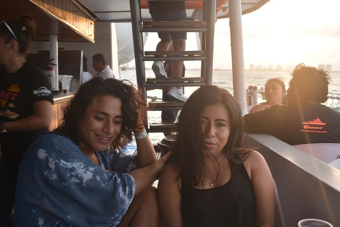 Cancun Dancer Cruise to Isla Mujeres with Snorkeling and Lunch - Enjoying a Fajita Feast and Refreshing Drinks