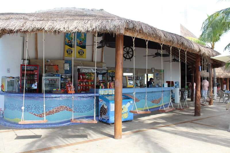 Cancún: Dolphin Encounter on Isla Mujeres with Buffet - Buffet Lunch and Soft Drinks Included