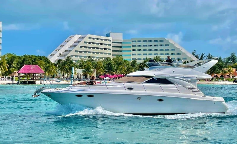 Cancun: Exclusive Sea Ray Express Bridge for 14 people - The Scenic 2 to 6-Hour Routes on the Sea Ray Express Bridge