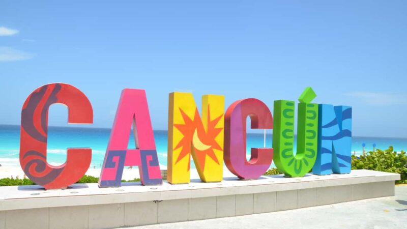 Cancún: Hop-on Hop-off Bus Tour with Submarine Trip - Discovering the Hotel Zone with the Bus Circuit