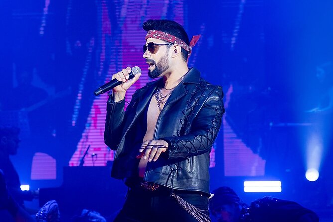 Cancun Night Show: MYST Mexican Madness - The Venue: Arena Cancúns Chic Atmosphere