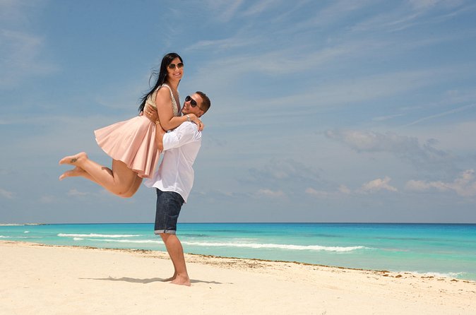 Cancun Photo Session - Meet Your Photographer at Súper Chedraui Selecto and Walk to the Beach