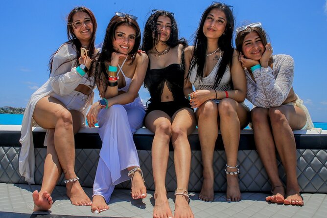 Cancún Private Catamaran to Isla Mujeres with Snorkeling & Lunch - Exploring Isla Mujeres Streets (Optional)
