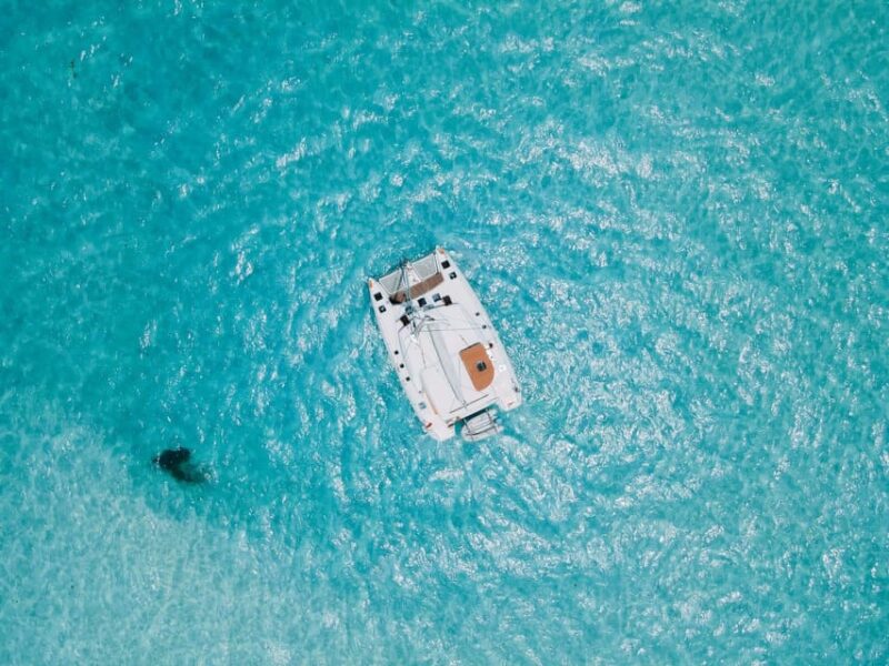 Cancun: Private Luxury Catamaran to Isla Mujeres - Enjoying a Mexican Feast and Open Bar Aboard