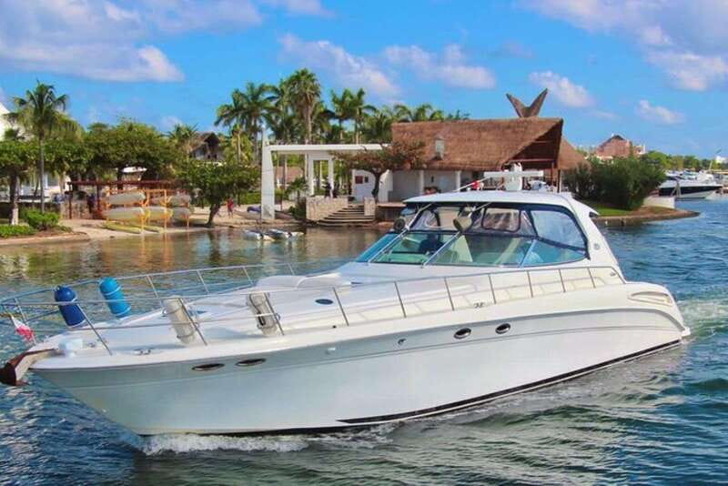Cancun private yacht Sea Ray Sundancer 60 feet - Discover the Luxury of a Cancun Private Yacht Experience