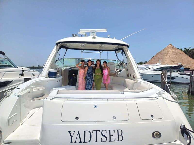 Cancun private yacht Sea Ray Sundancer 60 feet - Exclusive Private Yacht Experience in Cancun