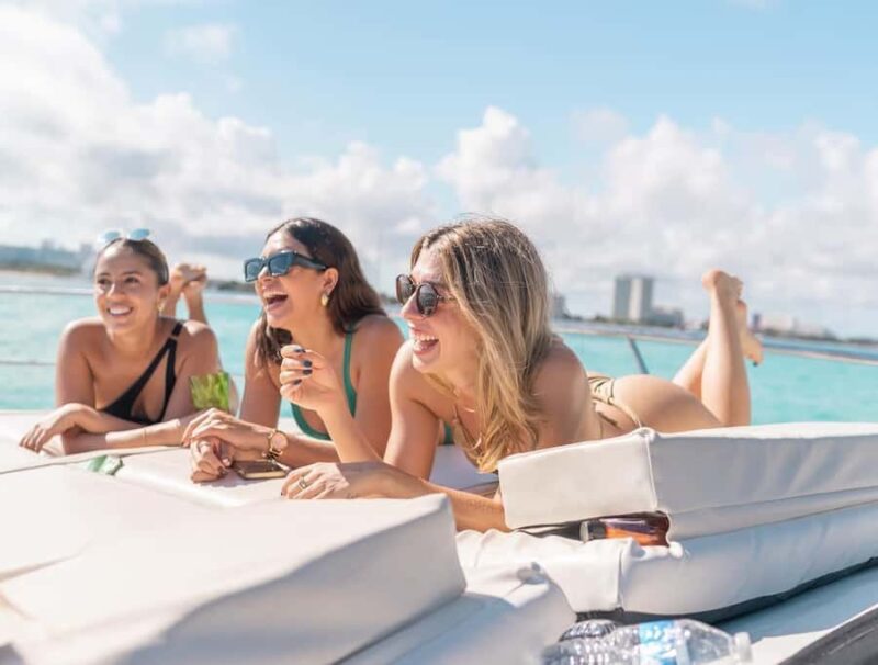 Cancun: Rent a Sea Ray F43 yacht to Isla Mujeres - Exploring Los Blanquizales: Crystal Clear Waters and Marine Life