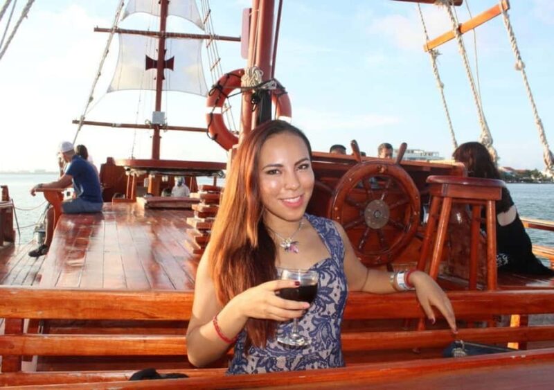 Cancun: Romantic evening in galleon with dinner and open bar - Gourmet Three-Course Dinner: A Culinary Highlight