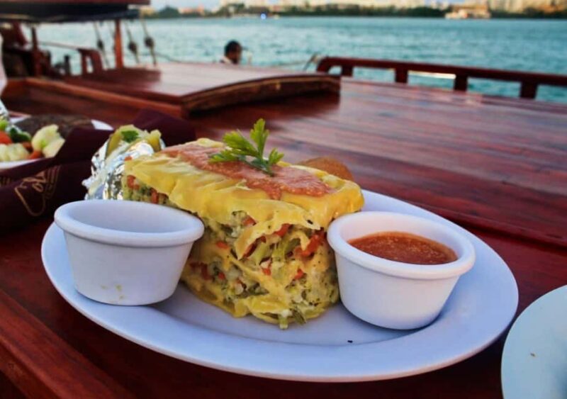 Cancun: Romantic evening in galleon with dinner and open bar - Sails through Nichupte Lagoon: Majestic Views and Tranquil Waters