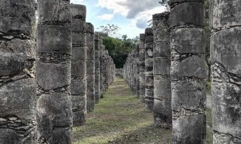 Cancun: Sightseeing Walking Tour With a Local Guide - Snapping Photos at the Cancun Sign