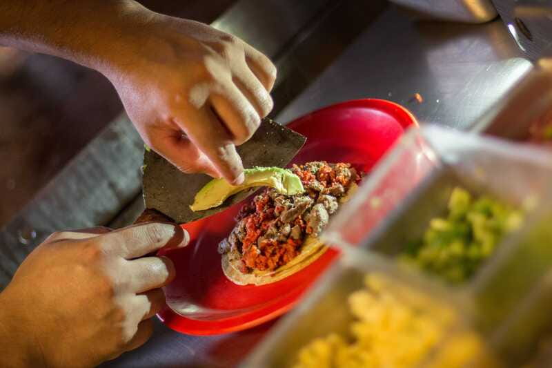 Cancún: Taco & Local Beer Tasting Tour with transportation - Vegetarian and Dietary Options