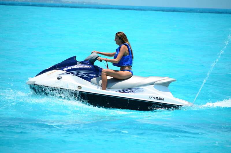 Cancun: Waverunner in Nichupte Lagoon - The Unique Setting of Nichupte Lagoon in Cancun
