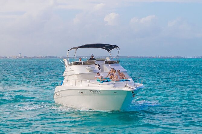 Cancún Yacht Rental SeaRay 46ft 25P13 - Safety and Amenities on Board